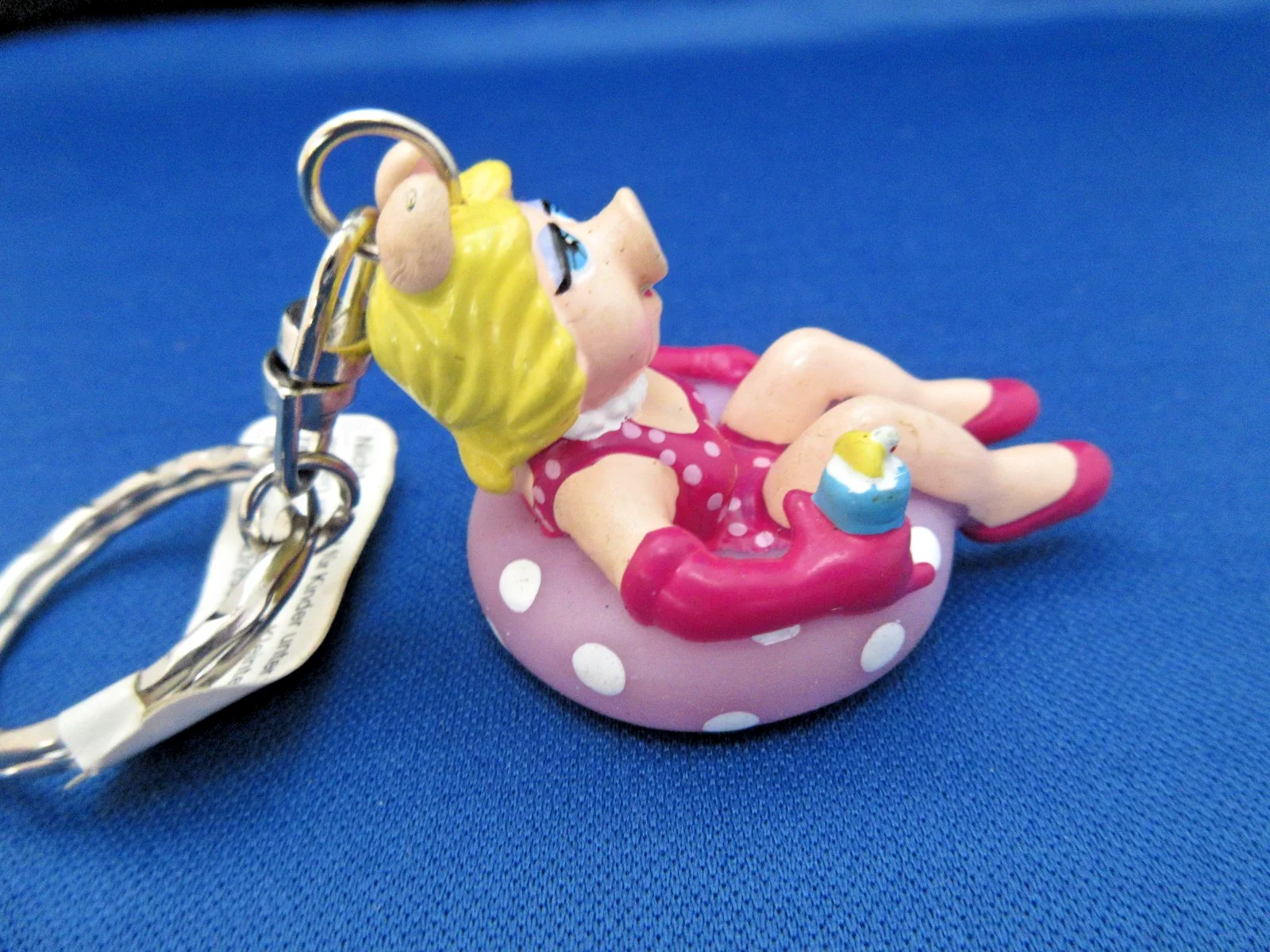MISS PIGGY THE MUPPETS KEYRING UNUSED, image 4