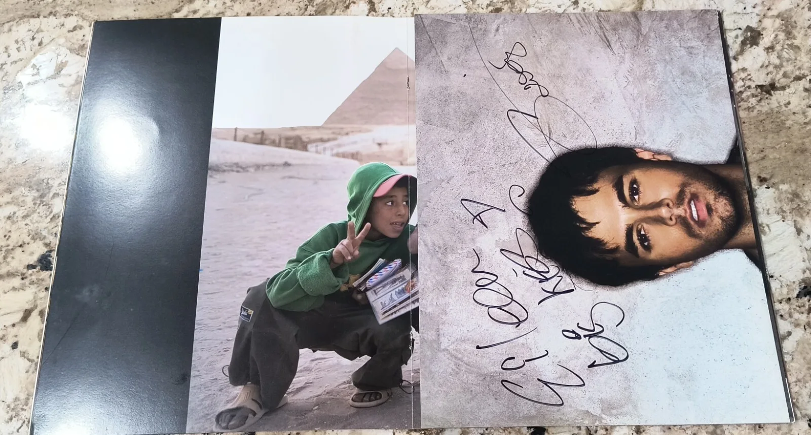 Enrique Iglesias REAL hand SIGNED Photo Photograph Autographed 2008 Program, изображение 3