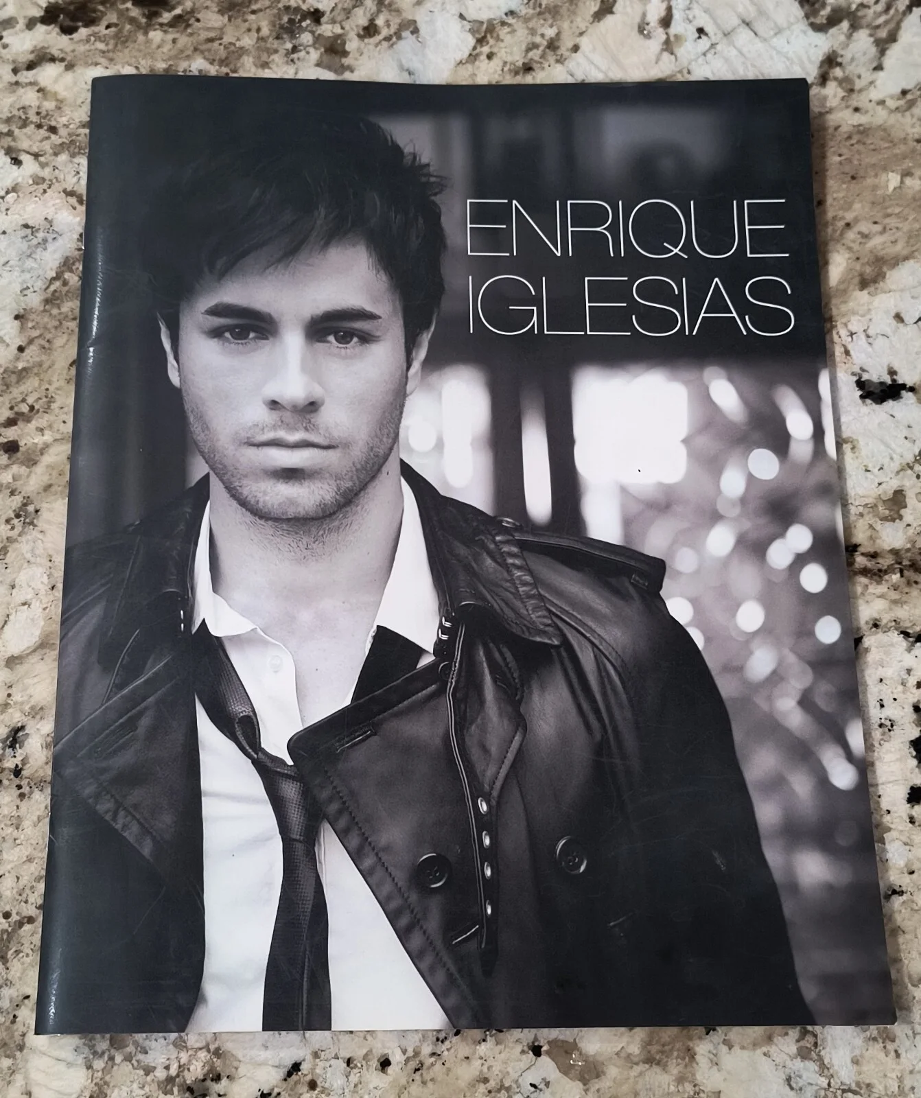 Enrique Iglesias REAL hand SIGNED Photo Photograph Autographed 2008 Program, изображение 4