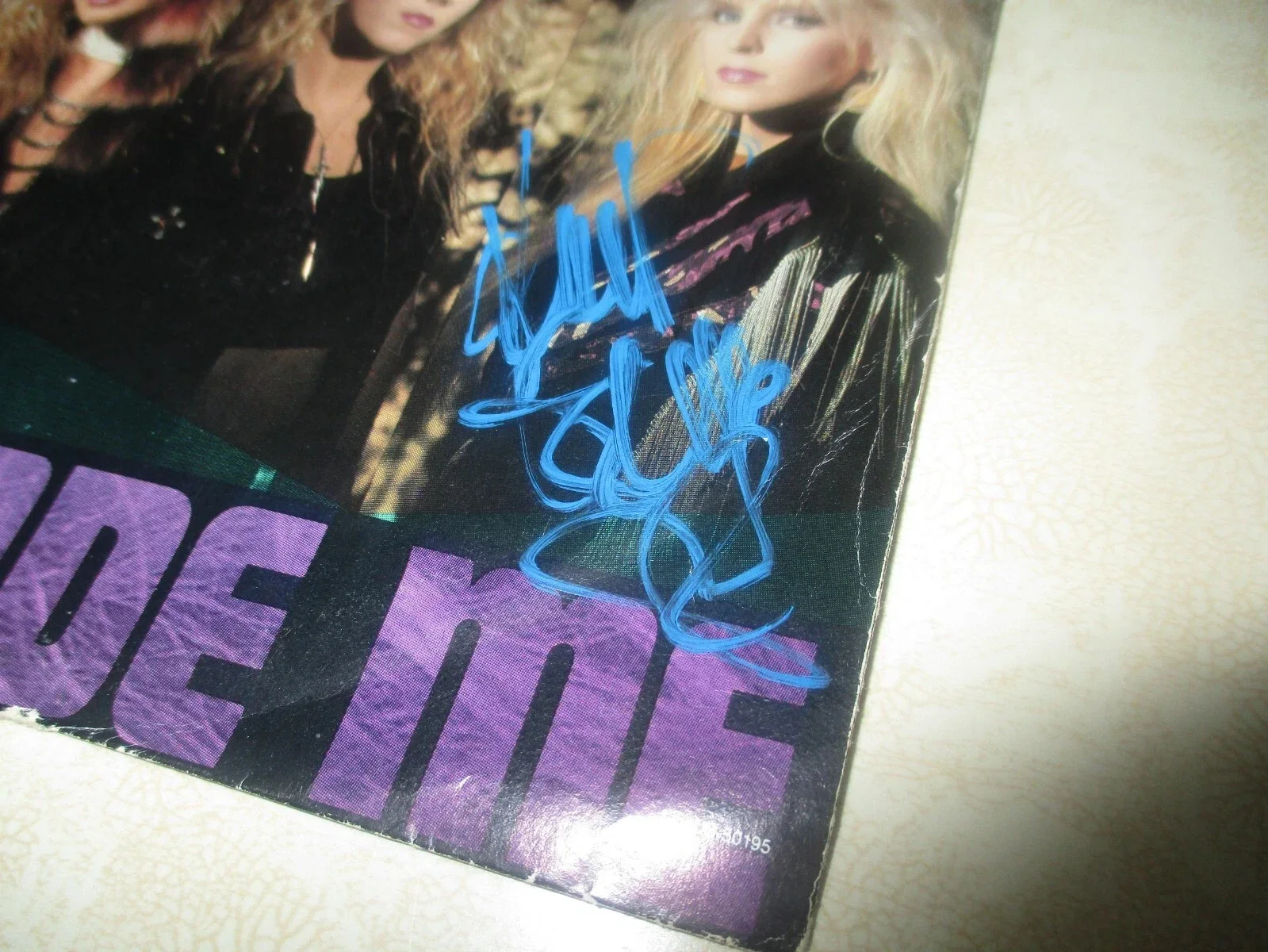 VIXEN JANET GARDNER AUTHENTIC AUTOGRAPHED/SIGNED PROMO VINYL 45 RECORD, image 2