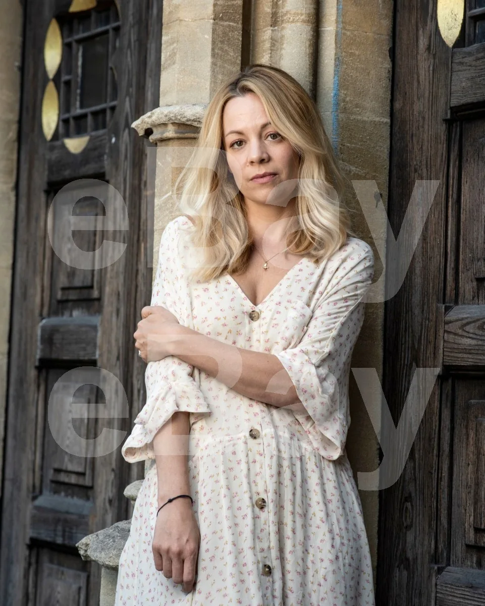 Fiona Button 16x12 Photo Poster Print, image 4