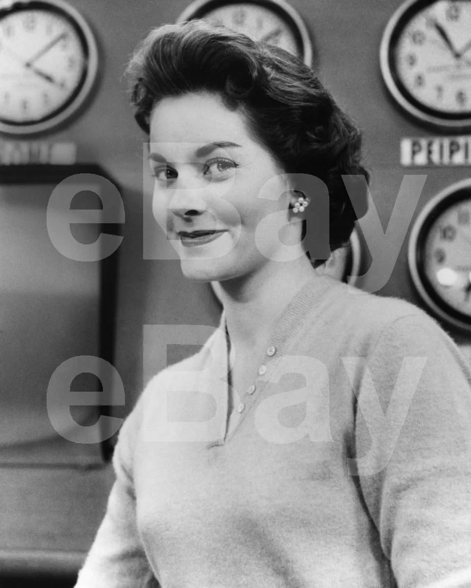 Lee Meriwether 16x12 Photo Poster Print, image 4