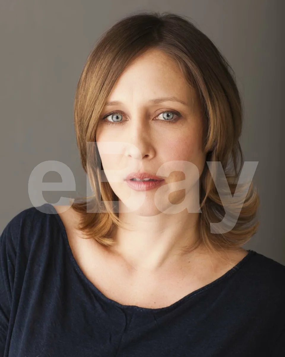 Vera Farmiga 16x12 Photo Poster Print, изображение 4