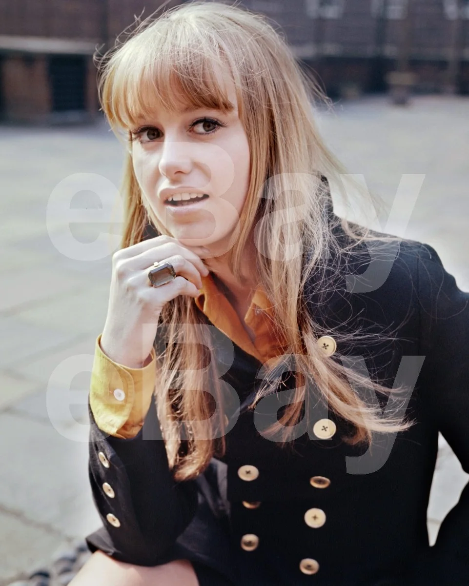 Susan George 16x12 Photo Poster Print, изображение 4