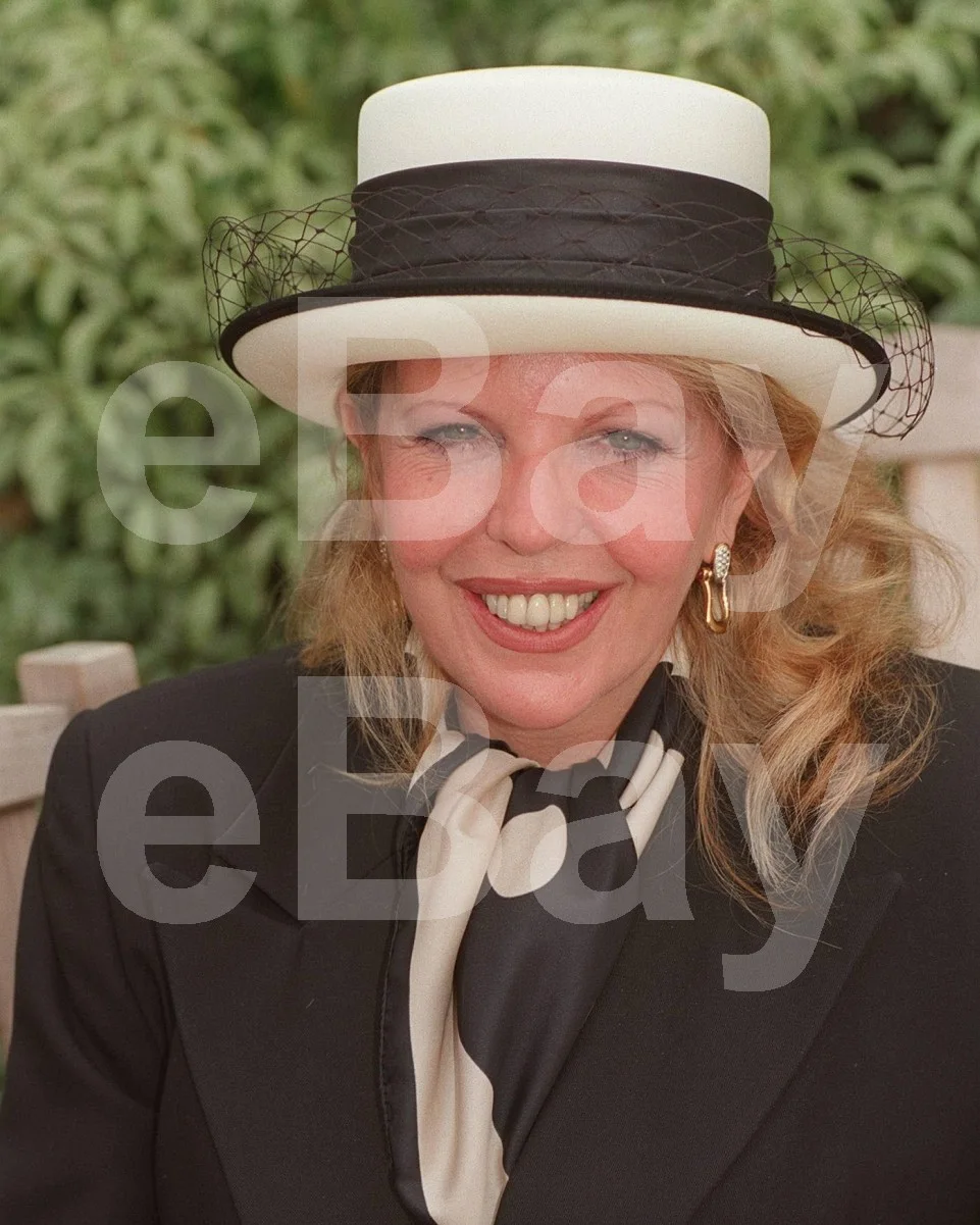 Sally Thomsett 16x12 Photo Poster Print, изображение 4
