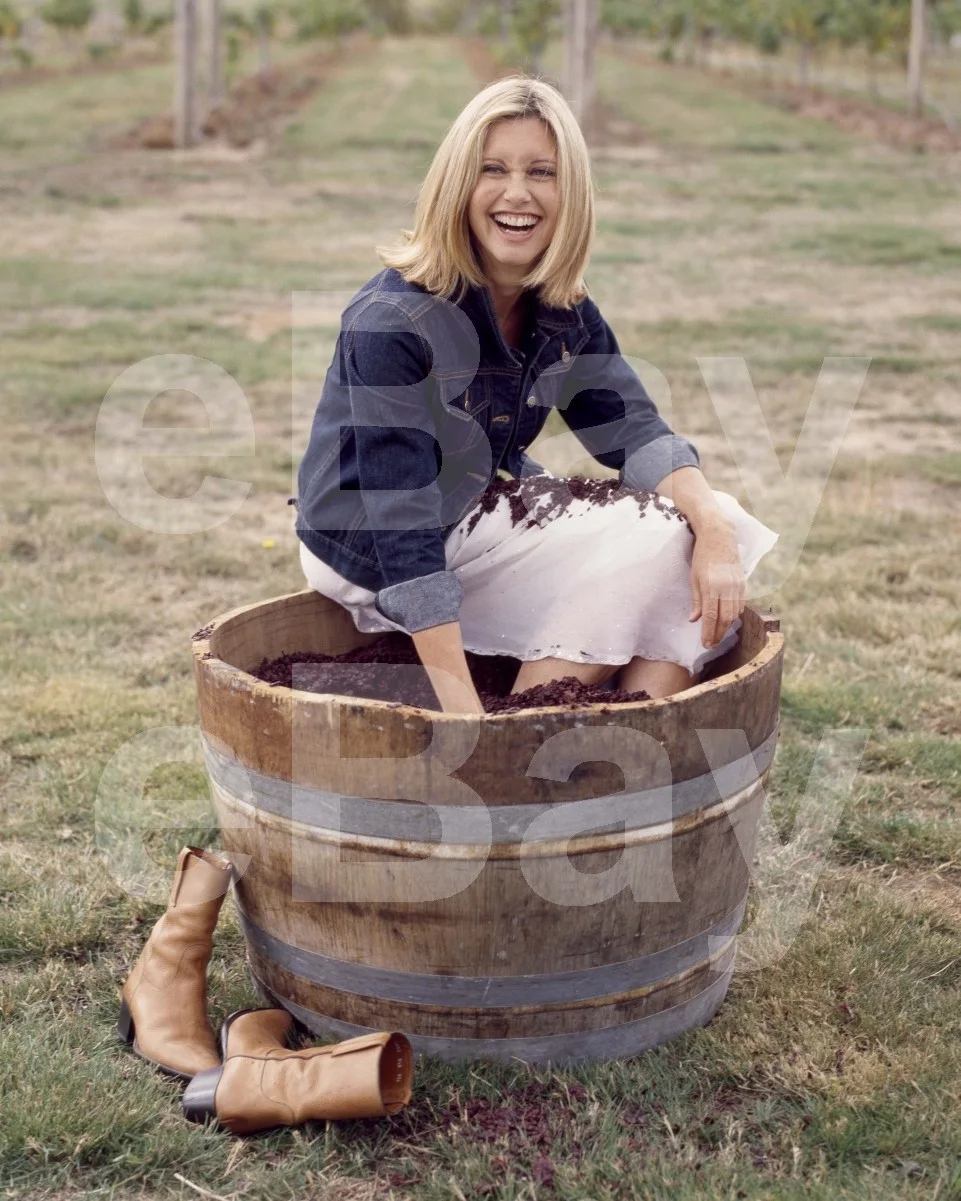 Olivia Newton-John 16x12 Photo Poster Print, изображение 4