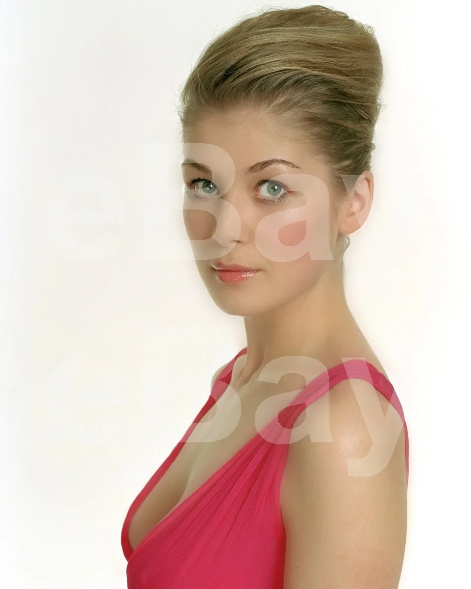 Rosamund Pike 16x12 Photo Poster Print, изображение 4