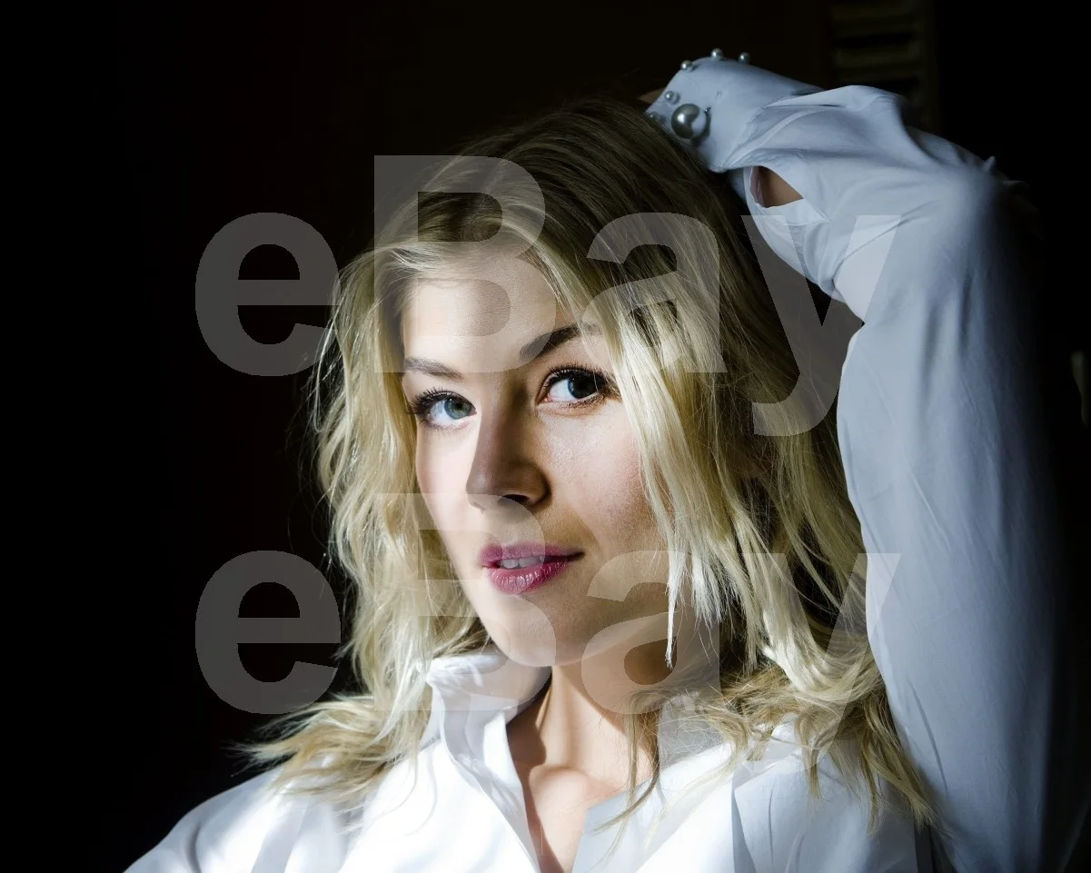 Rosamund Pike 16x12 Photo Poster Print, изображение 4