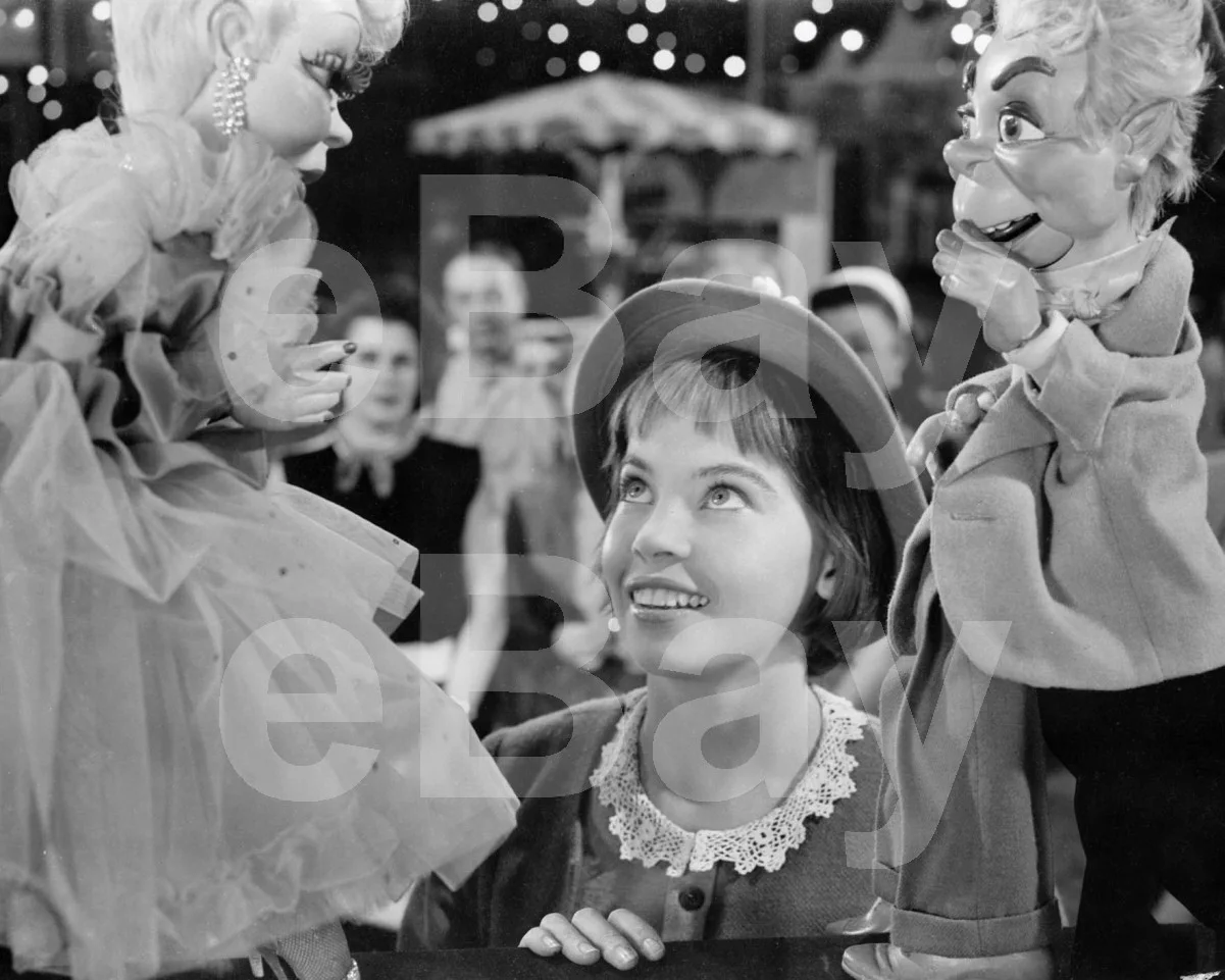 Leslie Caron 16x12 Photo Poster Print, изображение 4