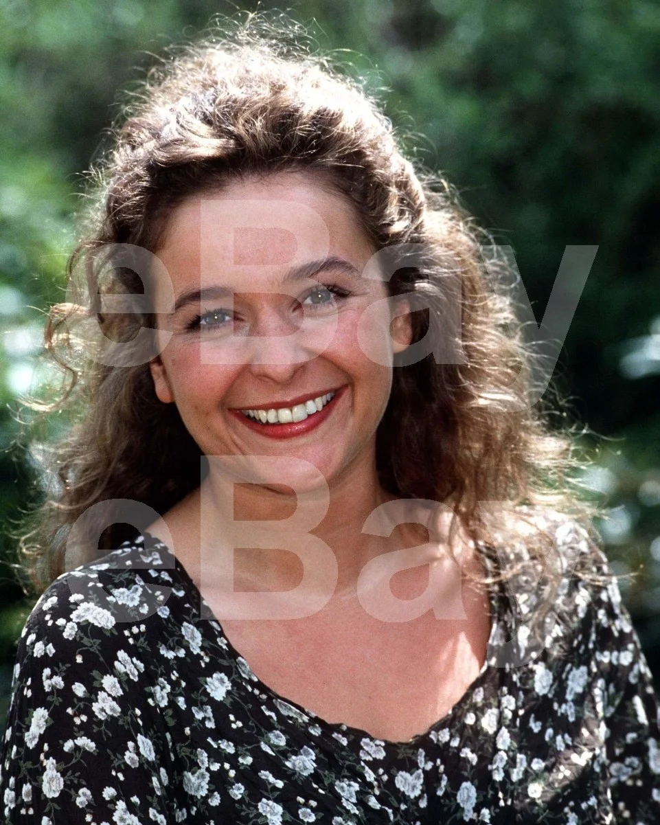Julia Sawalha 16x12 Photo Poster Print, image 4