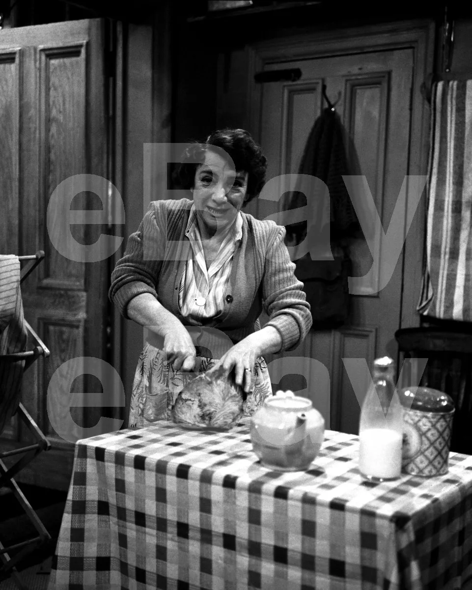 Hylda Baker 16x12 Photo Poster Print, image 4