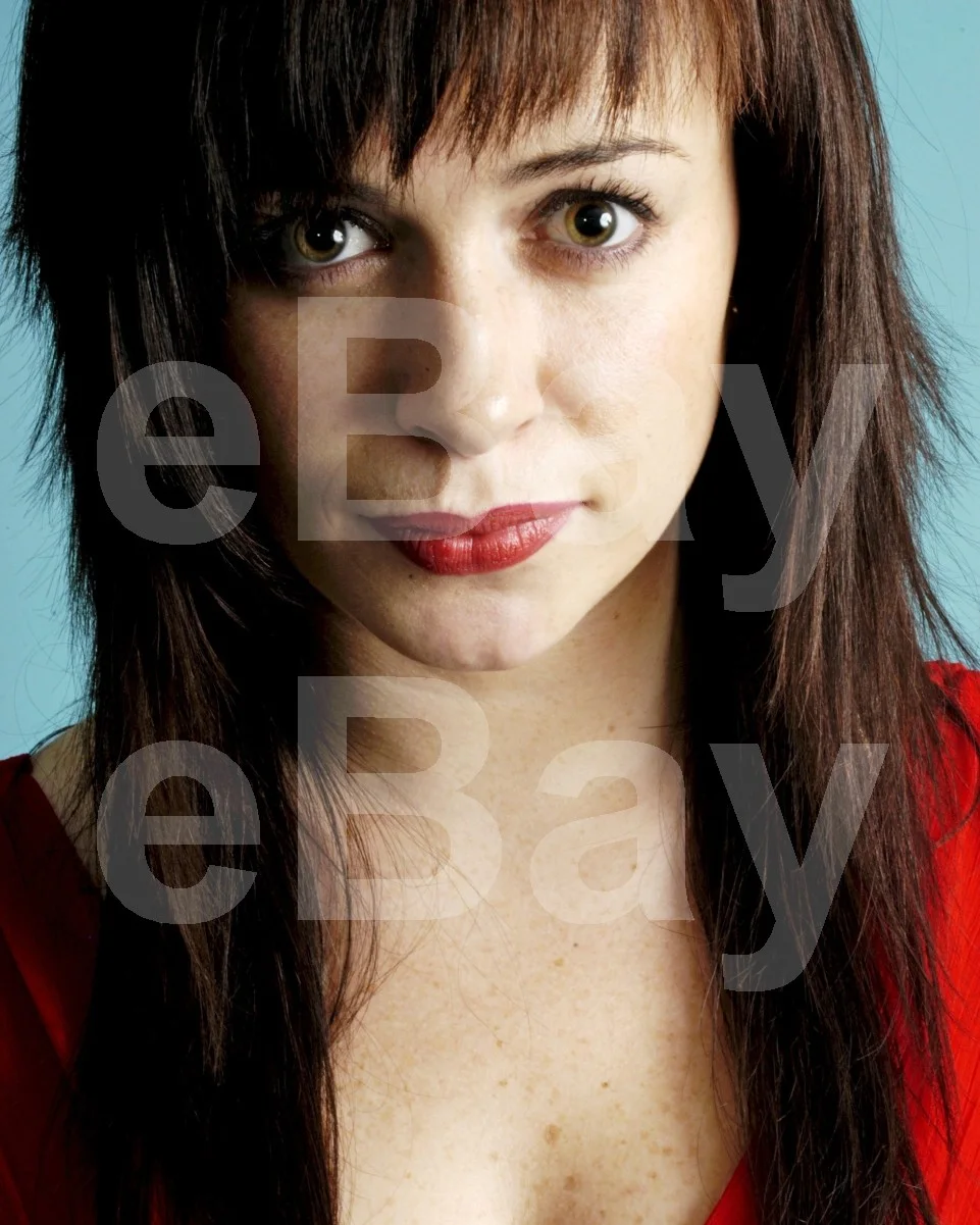 Eve Myles 16x12 Photo Poster Print, изображение 4