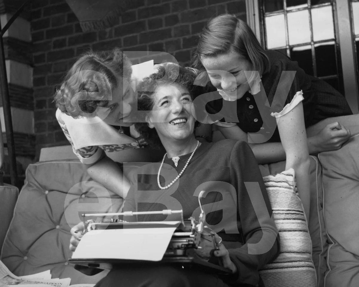 Enid Blyton 16x12 Photo Poster Print, изображение 4