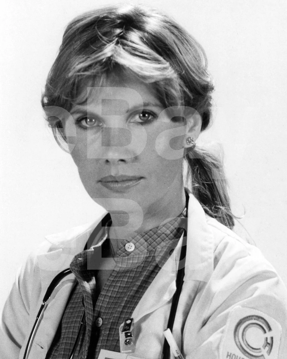 Maud Adams 16x12 Photo Poster Print, изображение 4