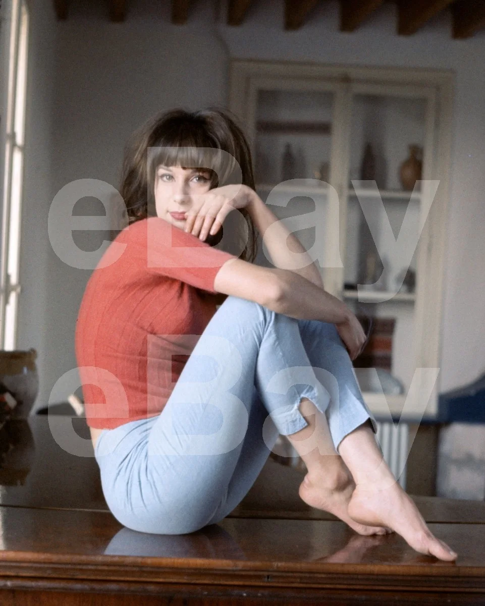 Bernadette Lafont 16x12 Photo Poster Print, изображение 4