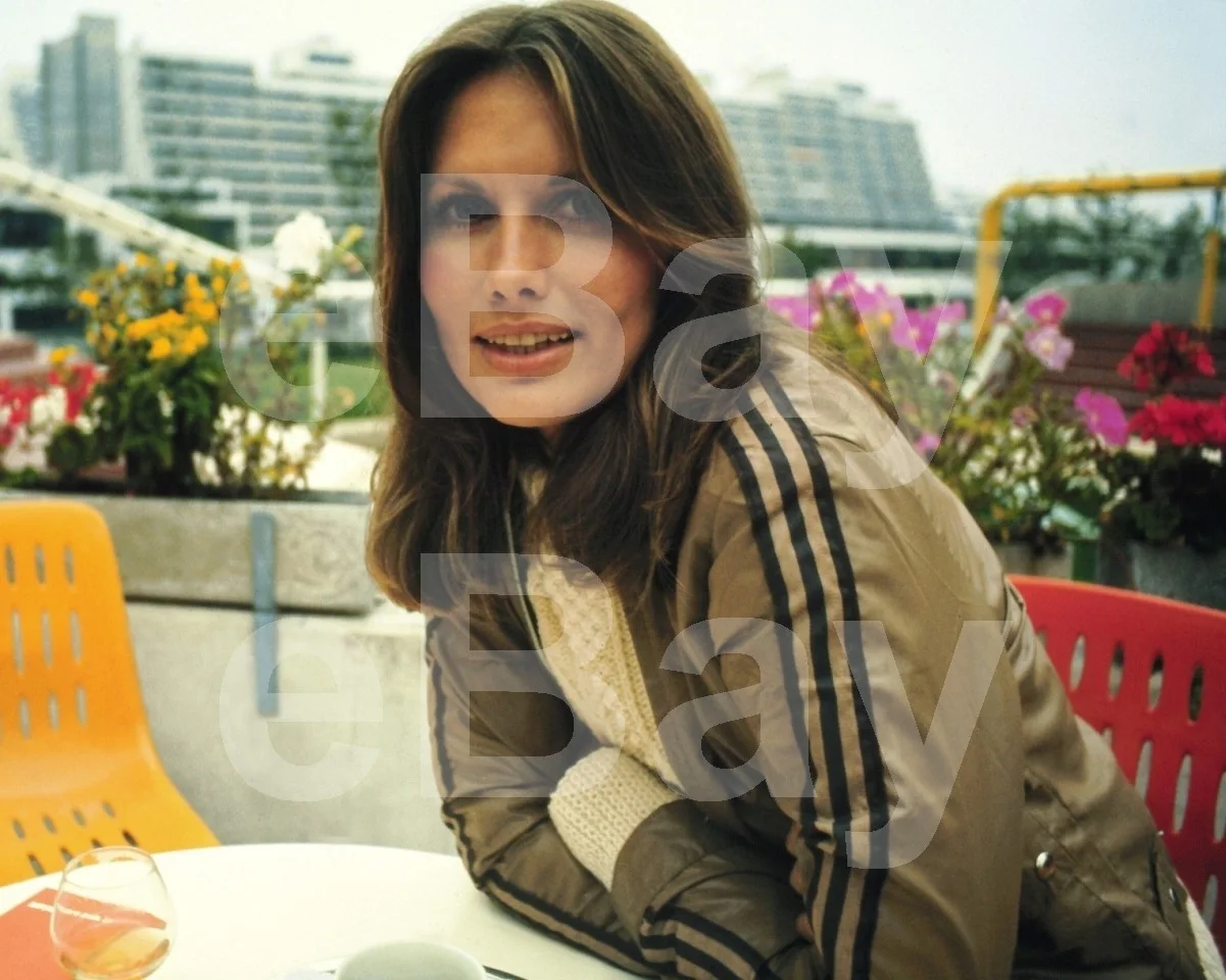Maud Adams 16x12 Photo Poster Print, изображение 4