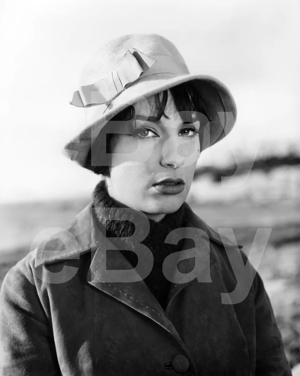 Bernadette Lafont 16x12 Photo Poster Print, изображение 4