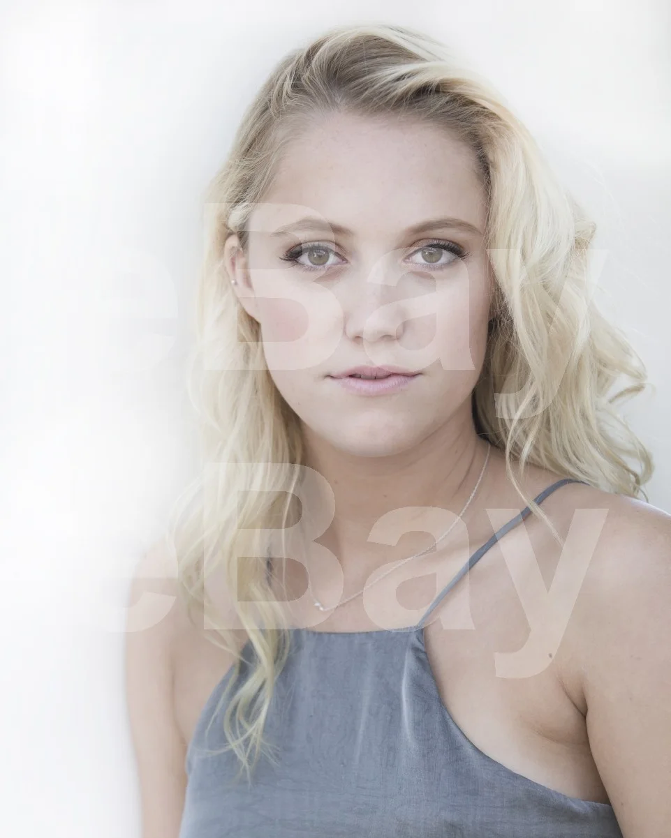 Maika Monroe 16x12 Photo Poster Print, image 4