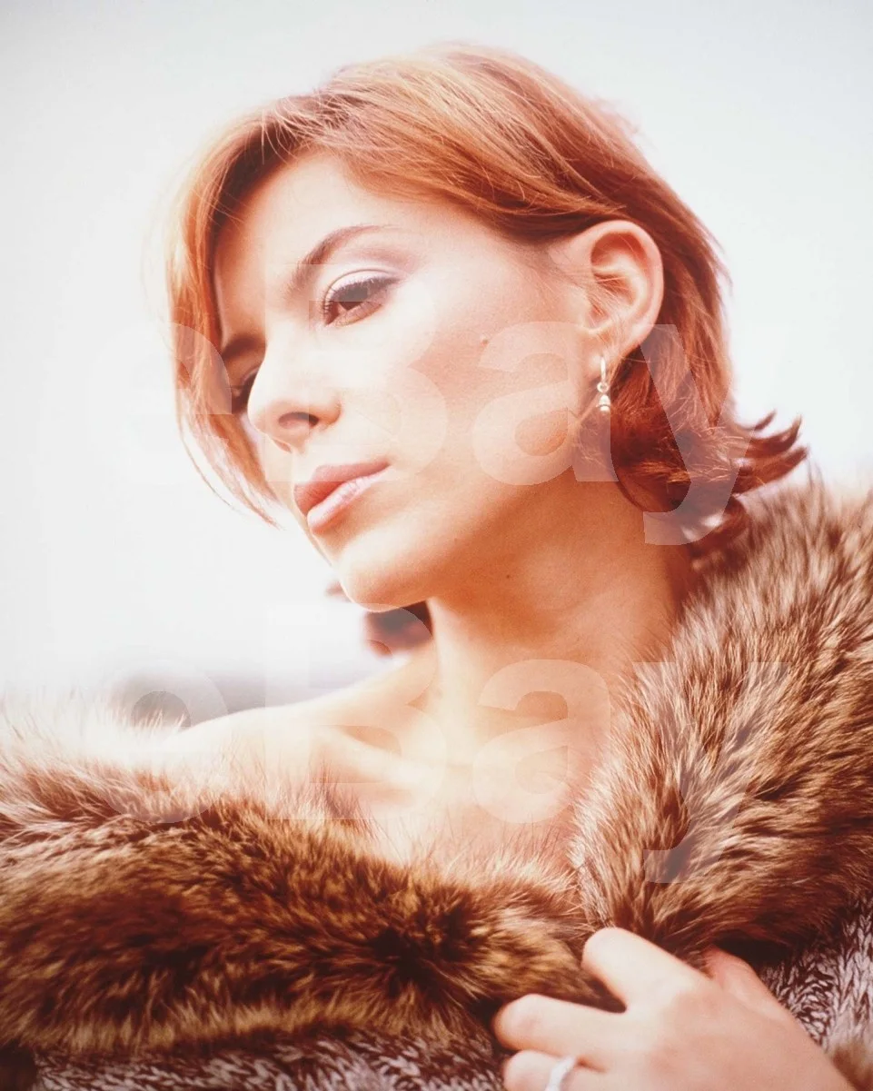 Kari Wuhrer 16x12 Photo Poster Print, image 4