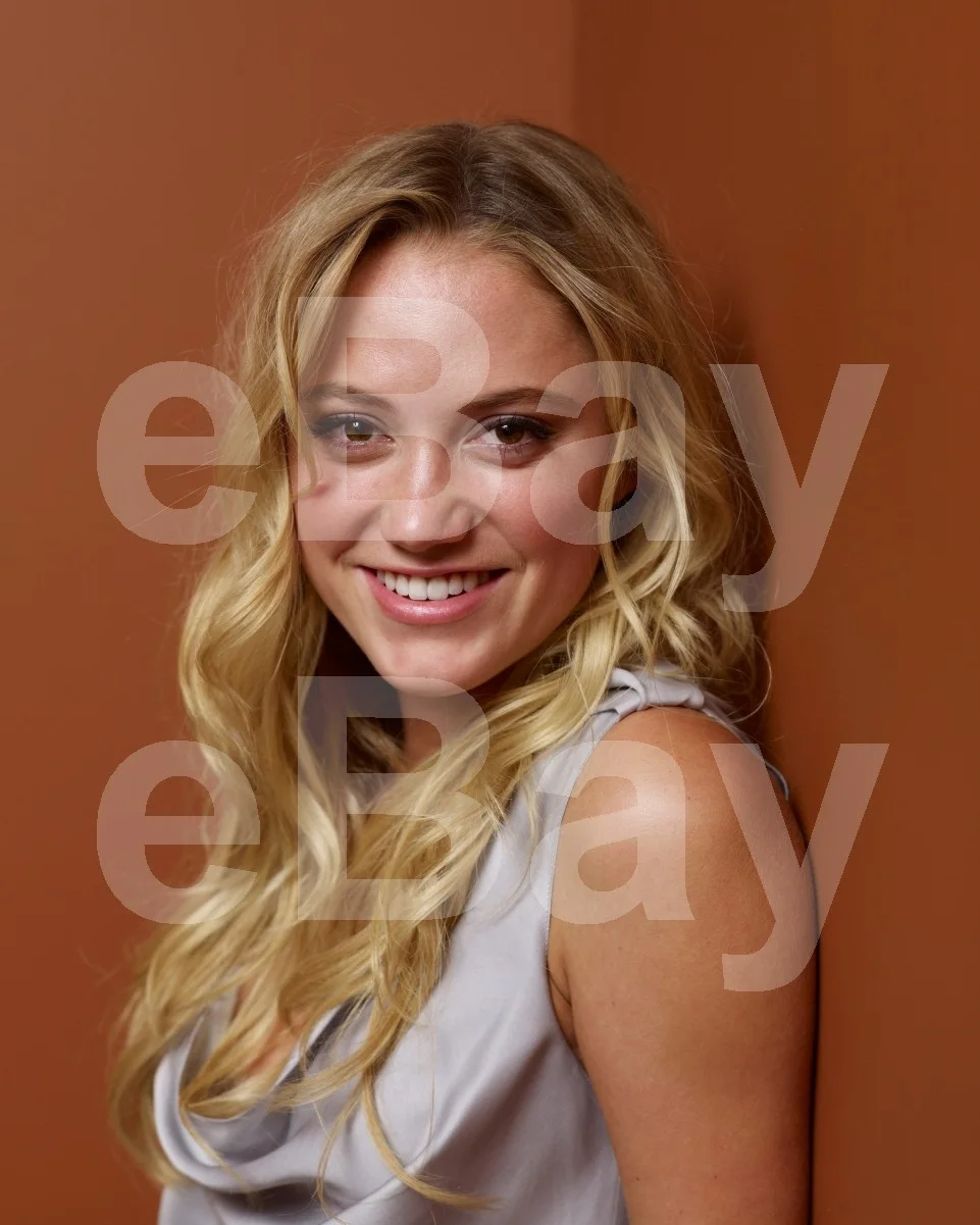 Maika Monroe 16x12 Photo Poster Print, изображение 4