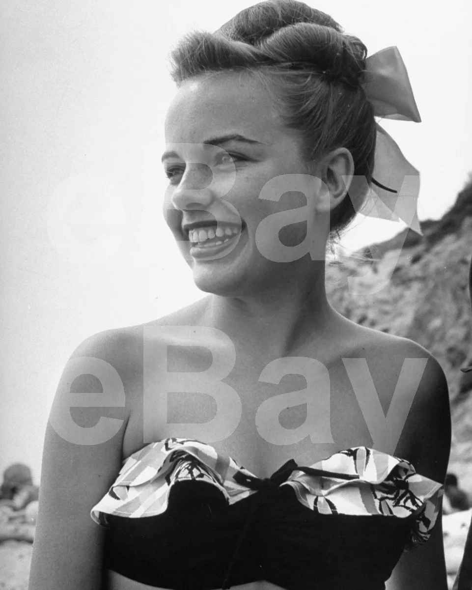 Terry Moore "Helen Koford" 16x12 Photo Poster Print, изображение 4