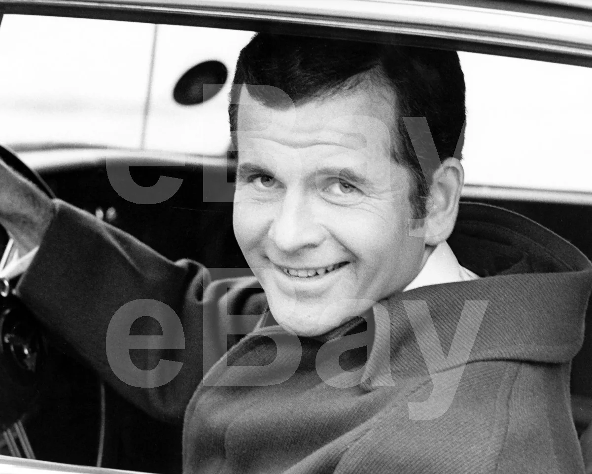 A Severed Head (1970) Ian Holm 16x12 Photo Poster Print, изображение 4