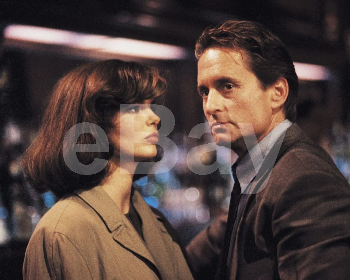 Basic Instinct (1992) Jeanne Tripplehorn, Michael Douglas 16x12 Photo Poster, image 4