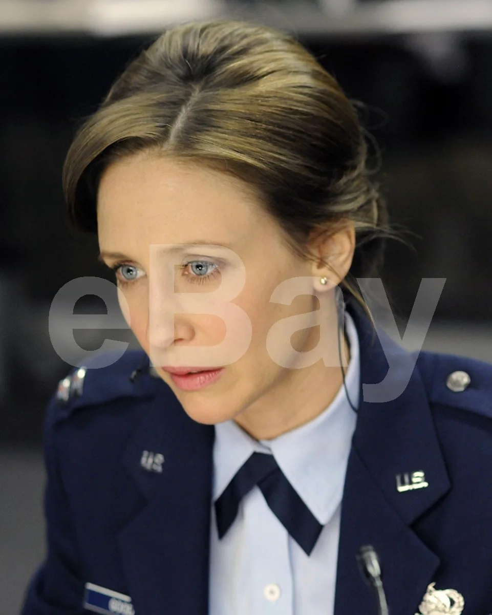 Source Code (2011) Vera Farmiga 16x12 Photo Poster Print, image 4