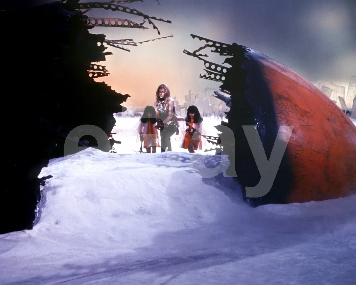 Barbarella (1968) Jane Fonda 16x12 Photo, image 4