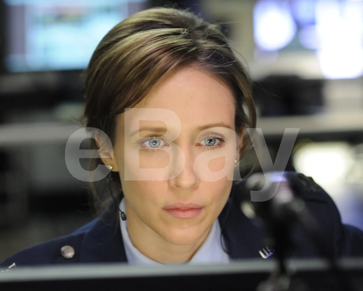 Source Code (2011) Vera Farmiga 16x12 Photo Poster Print, image 4