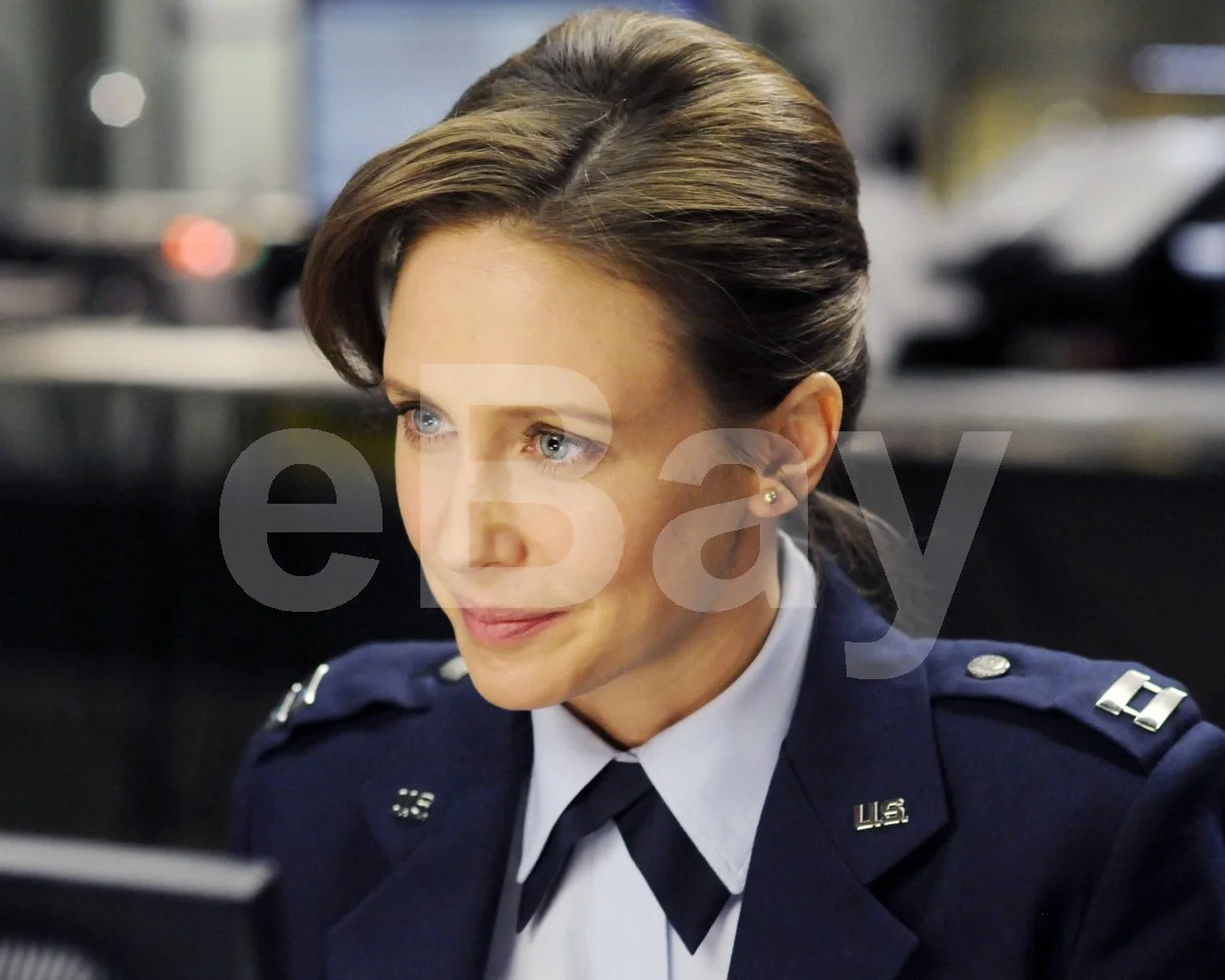 Source Code (2011) Vera Farmiga 16x12 Photo Poster Print, image 4