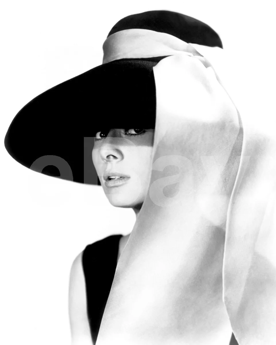Breakfast at Tiffany's (1961) Audrey Hepburn 16x12 Photo Poster Print, изображение 4