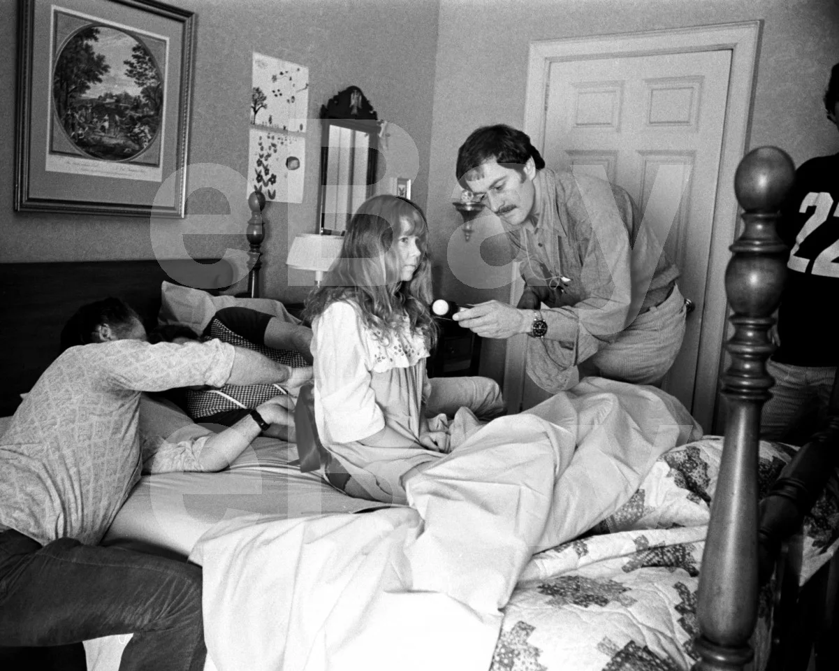 The Exorcist (1973) Linda Blair "Behind the scenes" 16x12 Photo Poster Print, изображение 4
