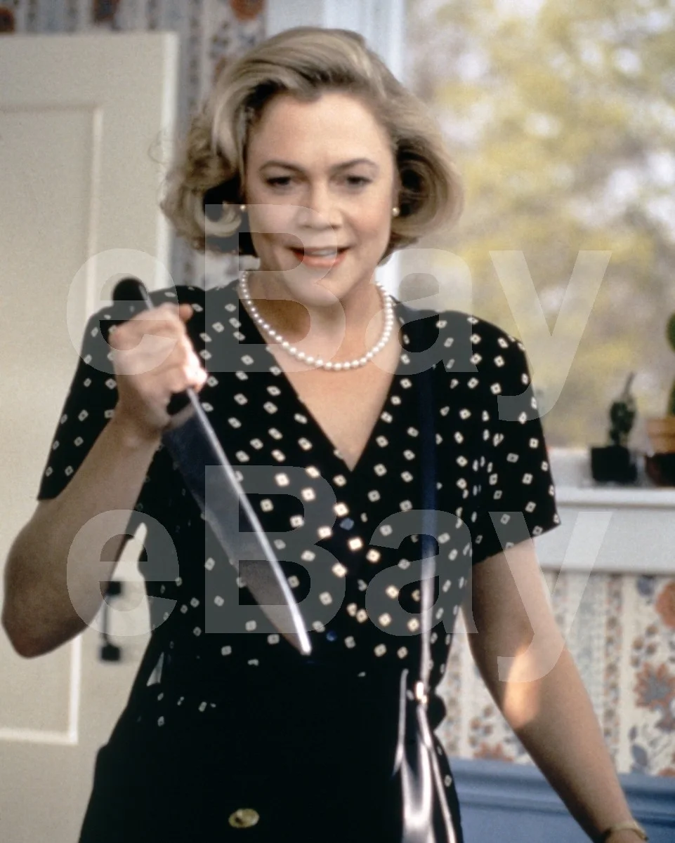 Serial Mom (1994) Kathleen Turner 16x12 Photo Poster Print, image 4