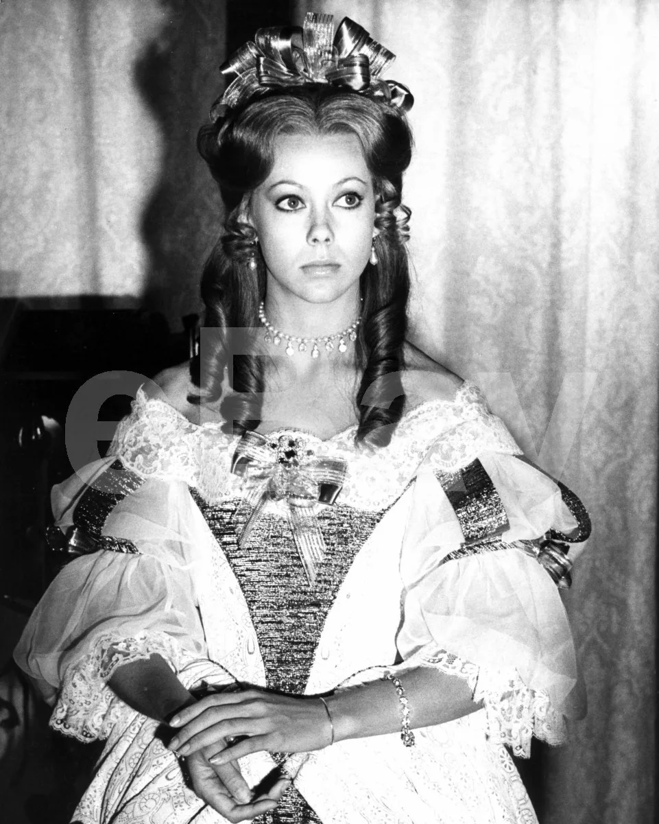 The Man In The Iron Mask (1977) Jenny Agutter 16x12 Photo Poster Print, изображение 4