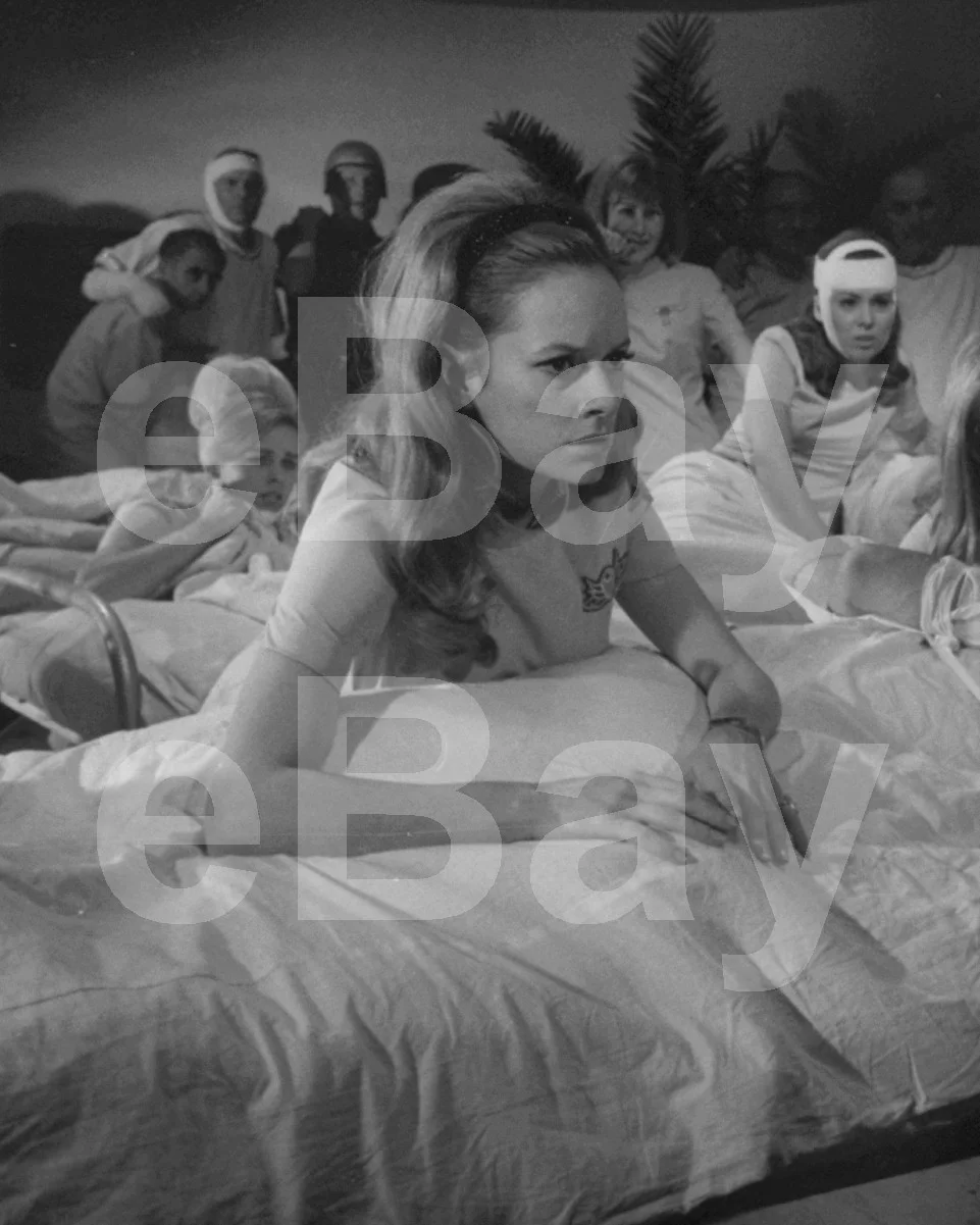 The Green Slime (1968) Luciana Paluzzi 16x12 Photo Poster Print, изображение 4