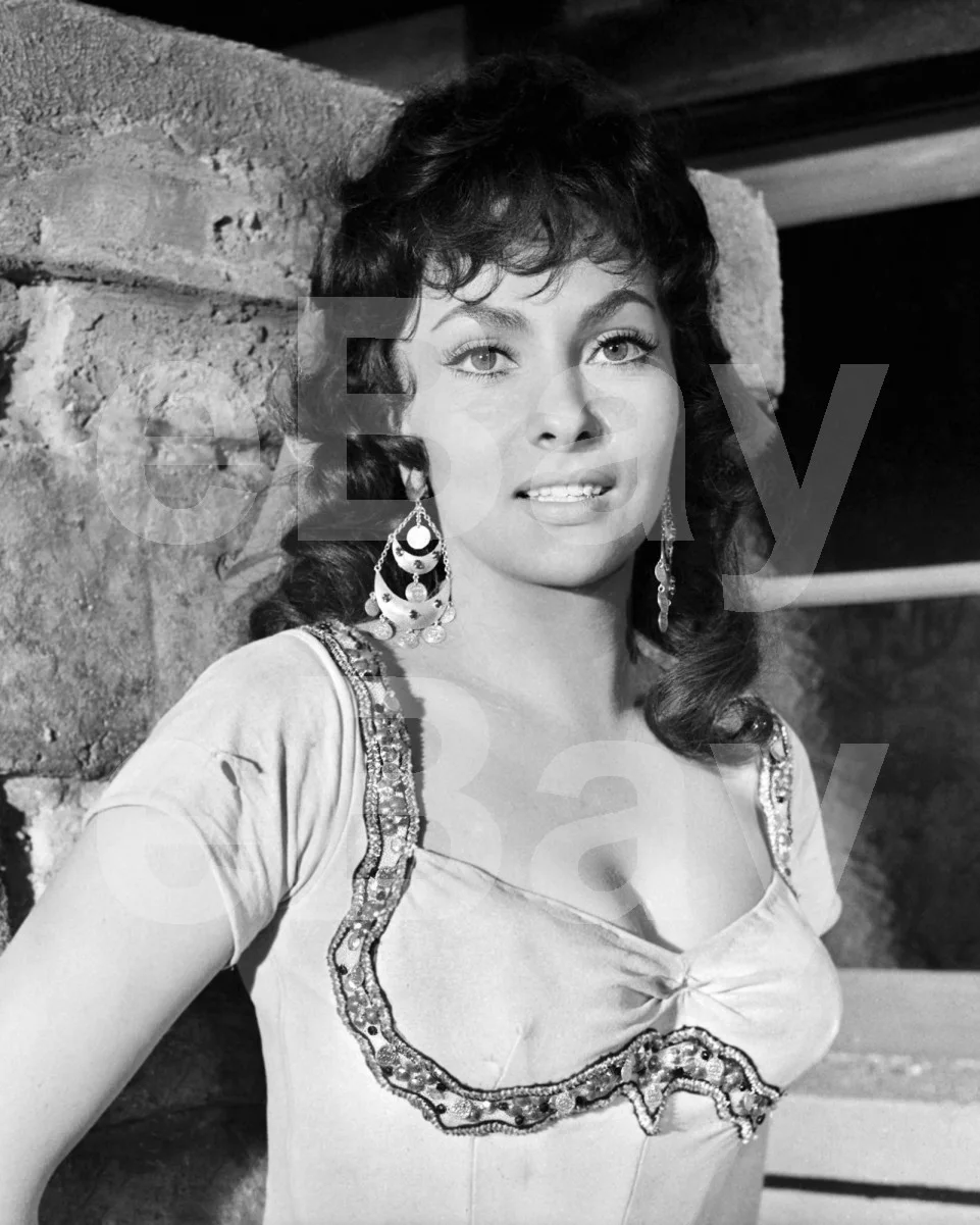 The Hunchback of Notre Dame (1956) Gina Lollobrigida 16x12 Photo Poster Print, изображение 4