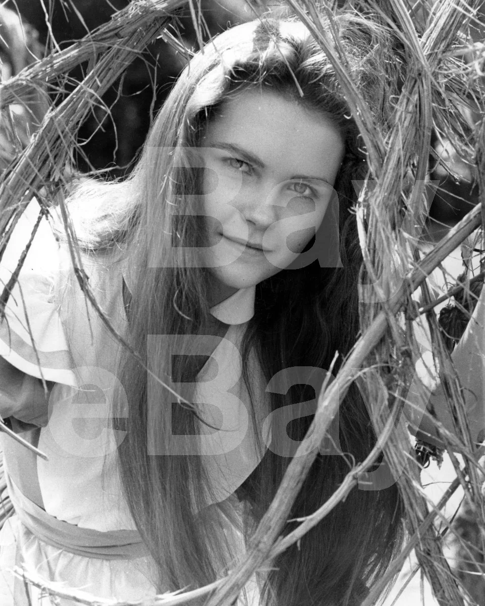 Alices's Adventures in Wonderland (1972) Fiona Fullerton 16x12 Photo Poster, изображение 4