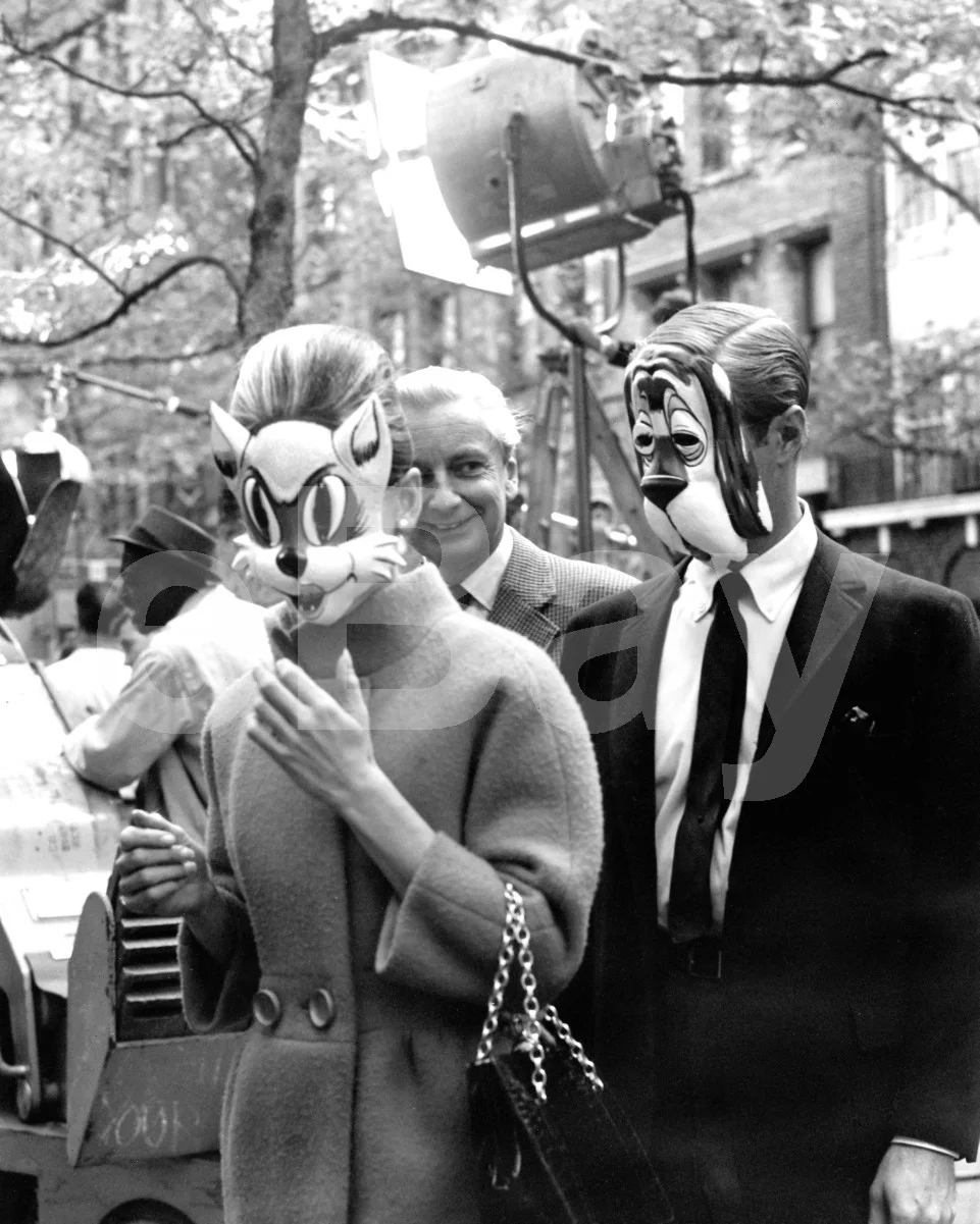 Breakfast at Tiffany's (1961) Audrey Hepburn, George Peppard Masks 16x12 Photo, изображение 4