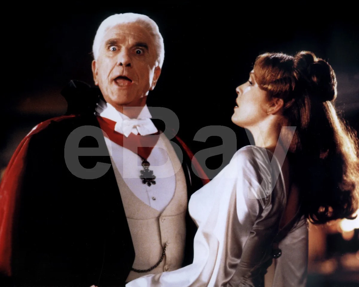 Dracula: Dead and Loving It (1995) Leslie Nielsen, Amy Yasbeck 16x12 Photo, изображение 4
