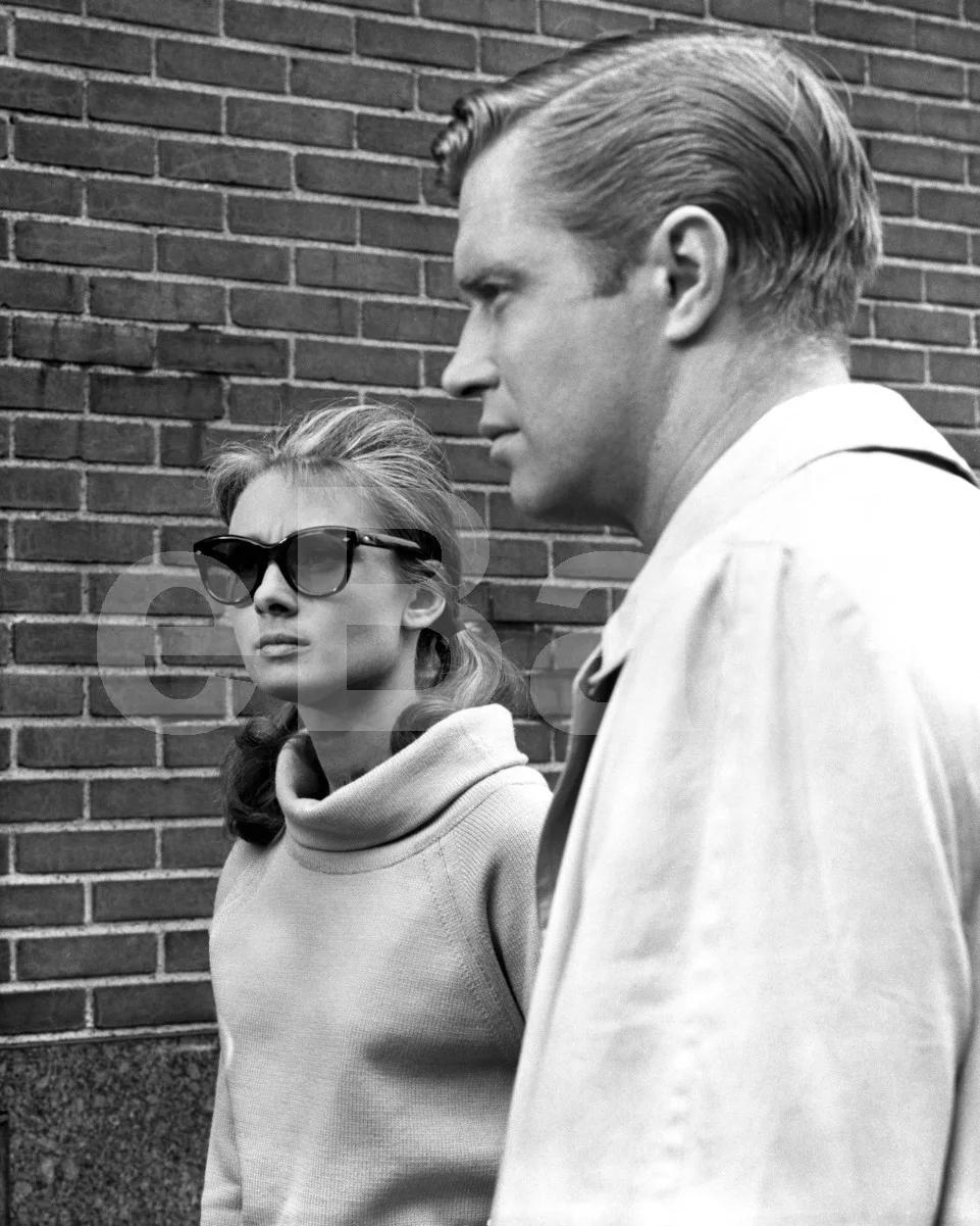 Breakfast at Tiffany's (1961) Audrey Hepburn, George Peppard 16x12 Photo Poster, изображение 4