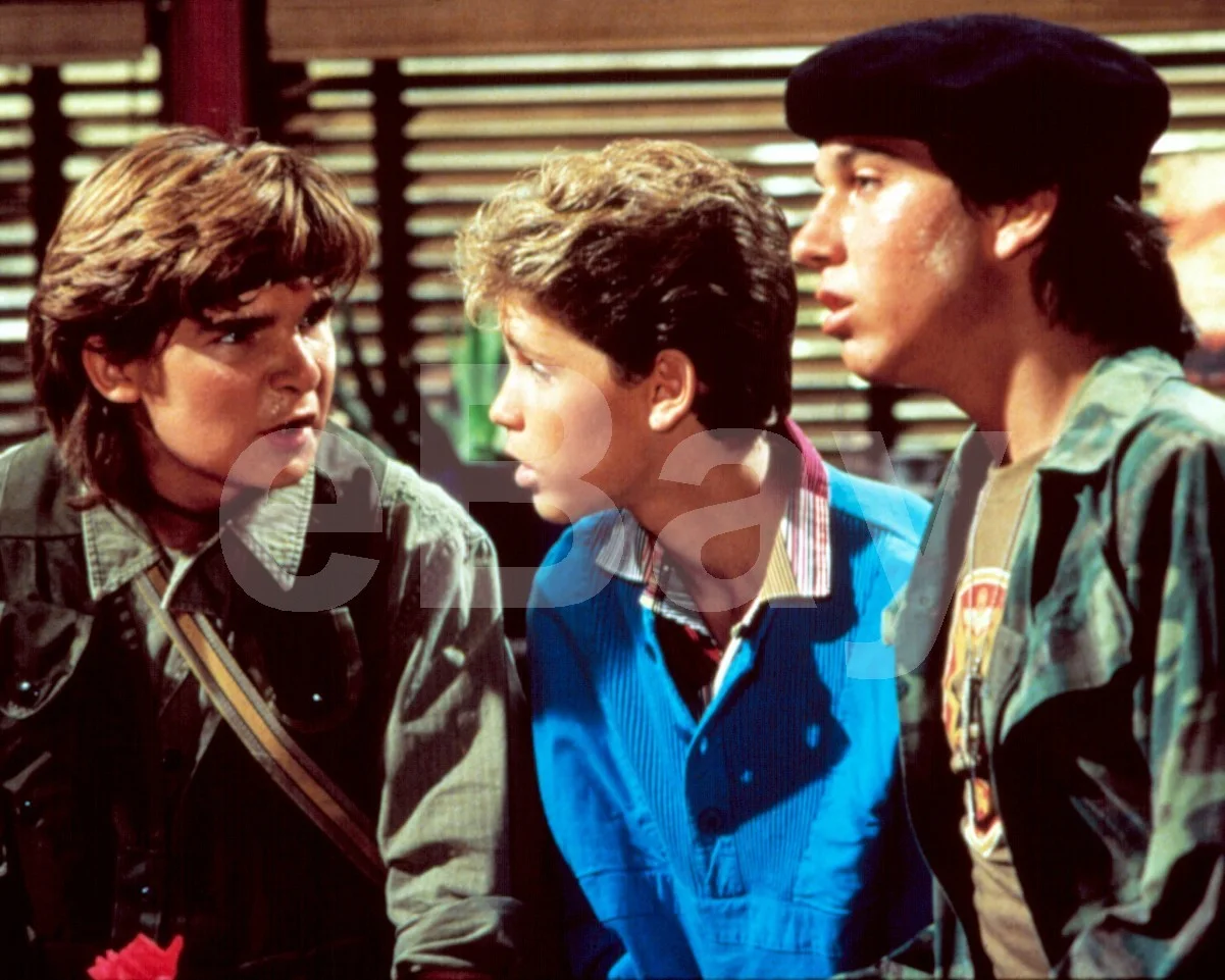 The Lost Boys (1987) Corey Feldman, Corey Haim, Jamison Newlander 16x12 Photo, image 4