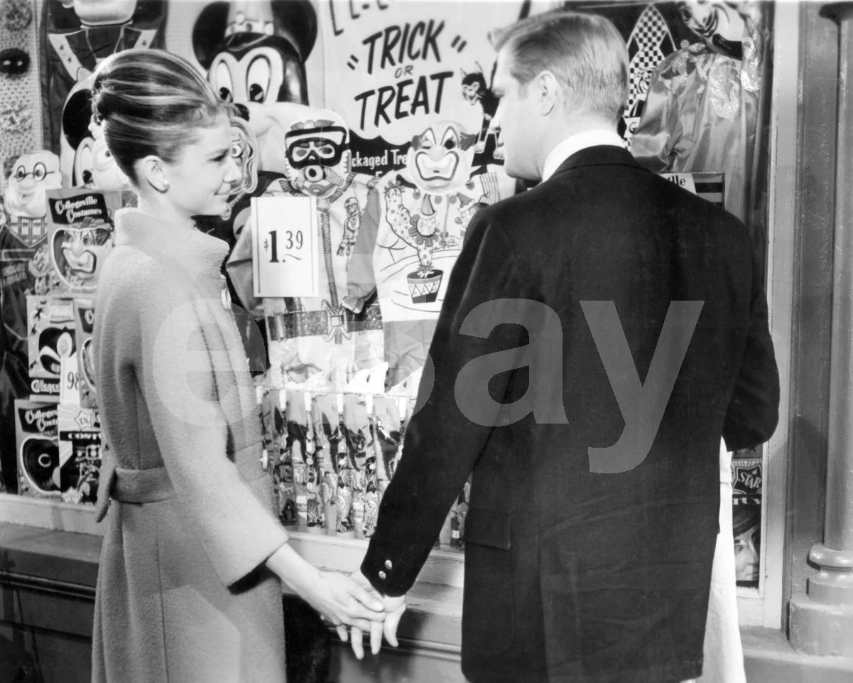 Breakfast at Tiffany's (1961) Audrey Hepburn, George Peppard 16x12 Photo Poster, изображение 4