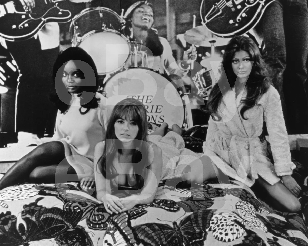 Beyond the Valley of the Dolls (1970) Cynthia Myers, Dolly Read 16x12 Photo, изображение 4