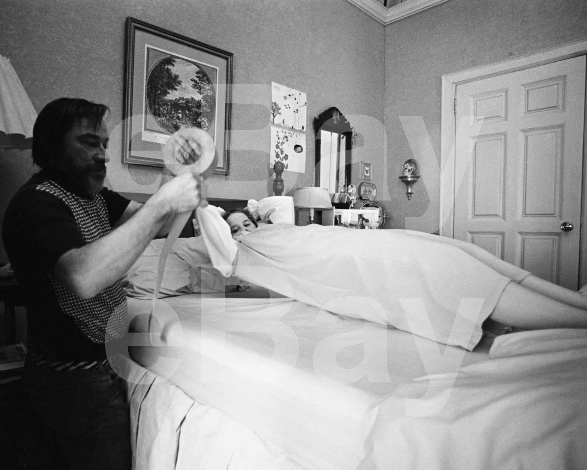 The Exorcist (1973) Linda Blair "Behind the Scenes" 16x12 Photo Poster Print, изображение 4
