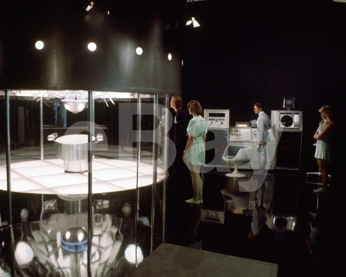 Logan's Run (1976) Jenny Agutter, Michael York, Farrah Fawcett 16x12 Photo, изображение 4