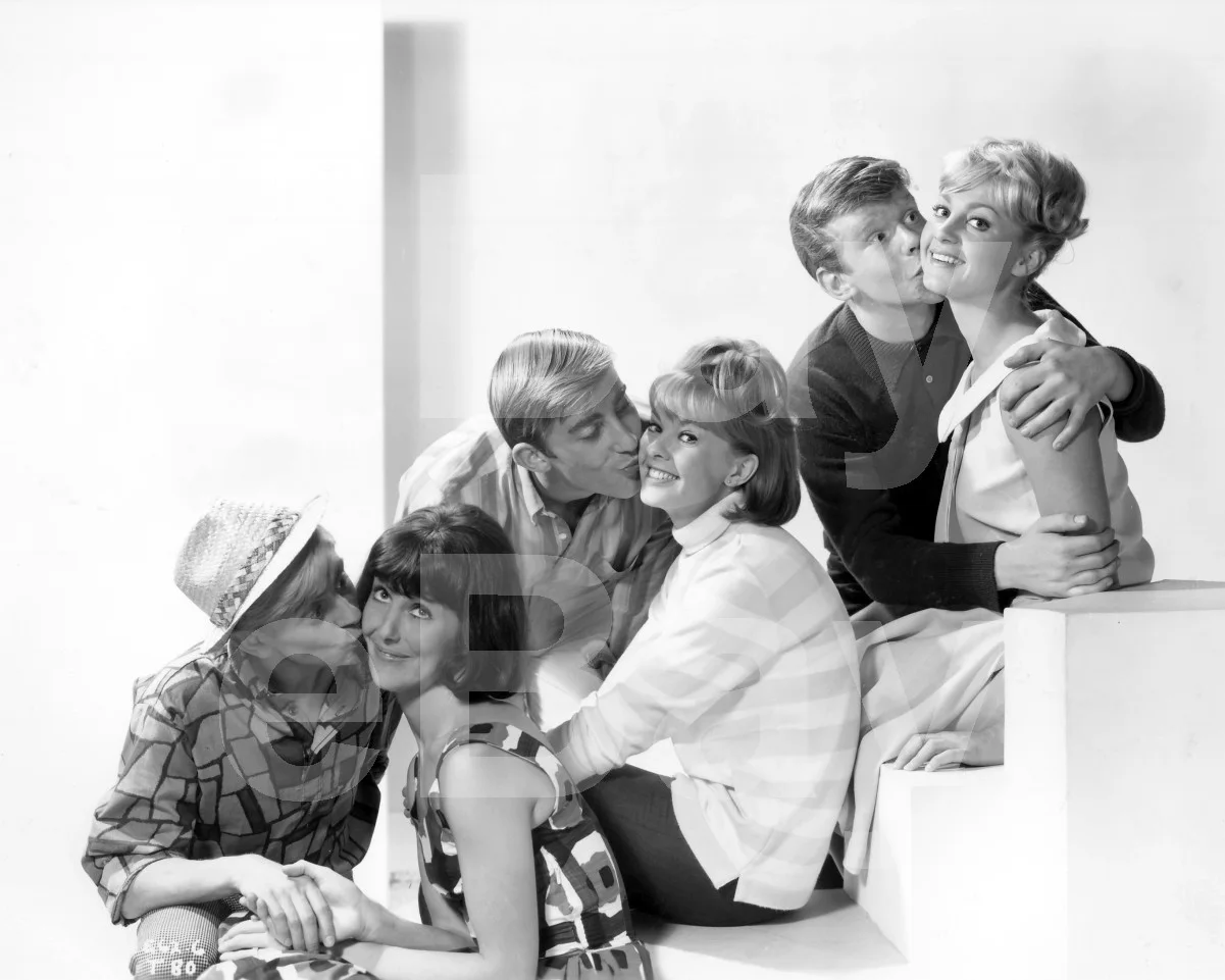Summer Holiday (1963) Melvyn Hayes, Una Stubbs, Jeremy Bulloch 16x12 Photo, изображение 4