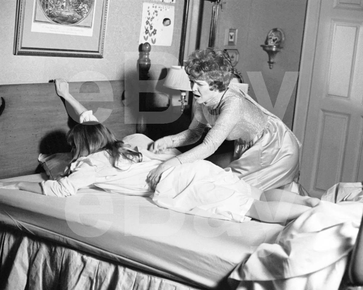 The Exorcist (1973) Ellen Burstyn, Linda Blair 16x12 Photo, изображение 4