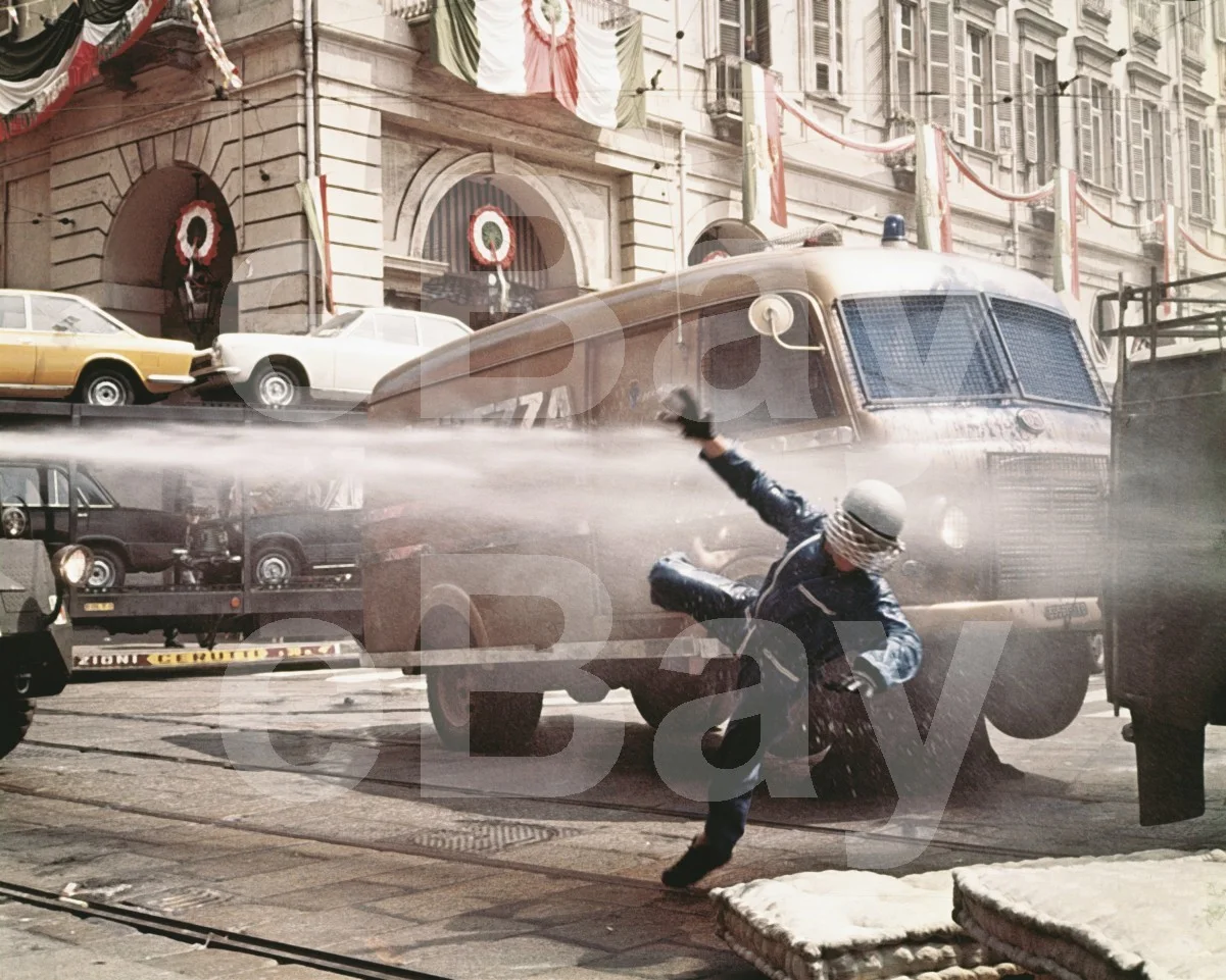 The Italian Job (1969) Car Scene 16x12 Photo Poster, изображение 4