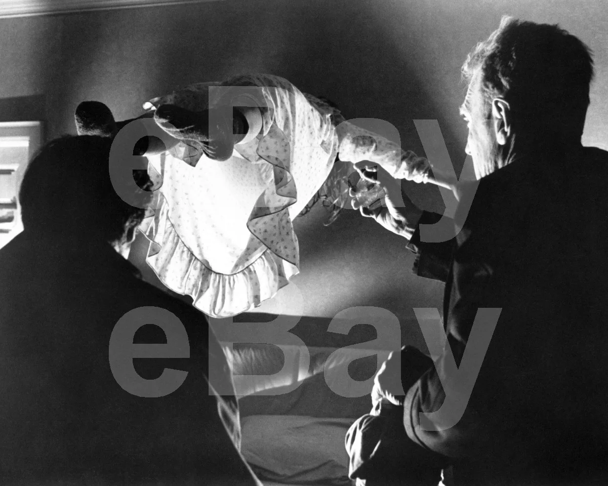 The Exorcist (1973) Max Von Sydow, Jason Miller, Linda Blair 16x12 Photo Poster, изображение 4